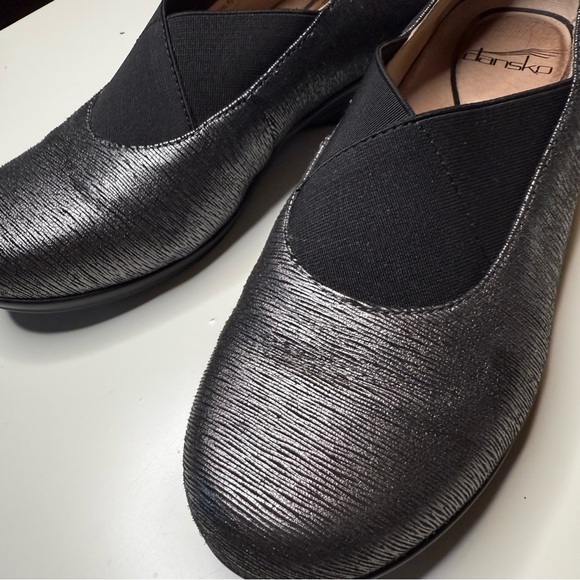 Dansko Ann Style Metallic Black Flats Size 37 EUC, only worn a couple times - Picture 2 of 7